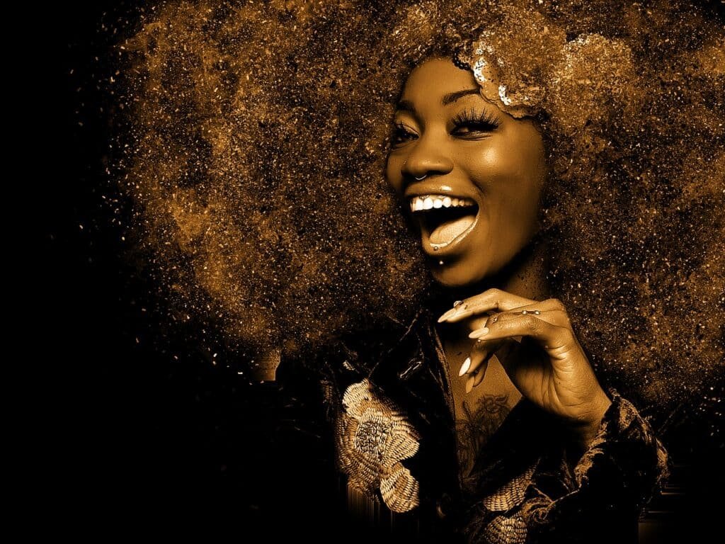 Penteados de madrinhas para cabelos crespos