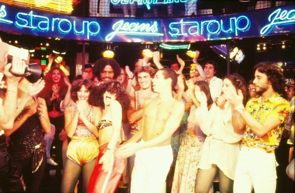 Disco Anos 70 Dancin Days 1024x672