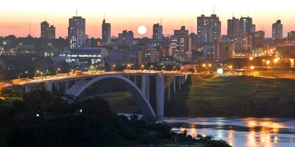 Atravessando a Ponte da Amizade: Diferentes Maneiras de Transitar entre Brasil e Paraguai Como Atravessar A Ponte Da Amizade 1 1024x512
