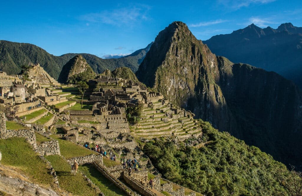 Peru, o novo destino queridinho da América do Sul Landscape Machu Picchu Sunlight Blue Sky Peru 1024x664